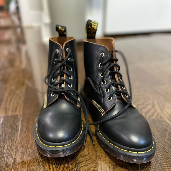 Dr. Martens 101 Vintage Smooth Leather Ankle Boot - Picture 10 of 10